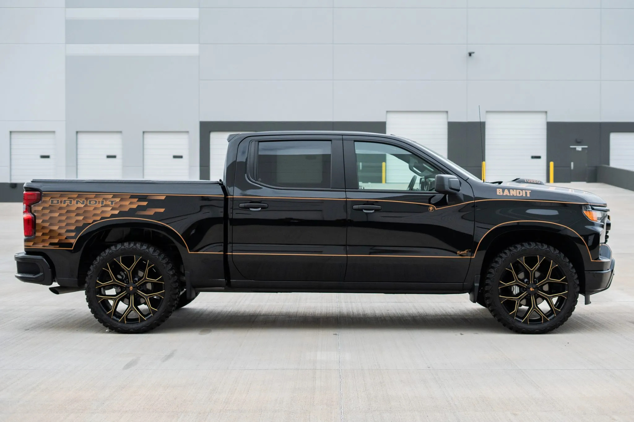 2023 Chevrolet Silverado 1500 Custom Bandit Crew Cab - photo 4