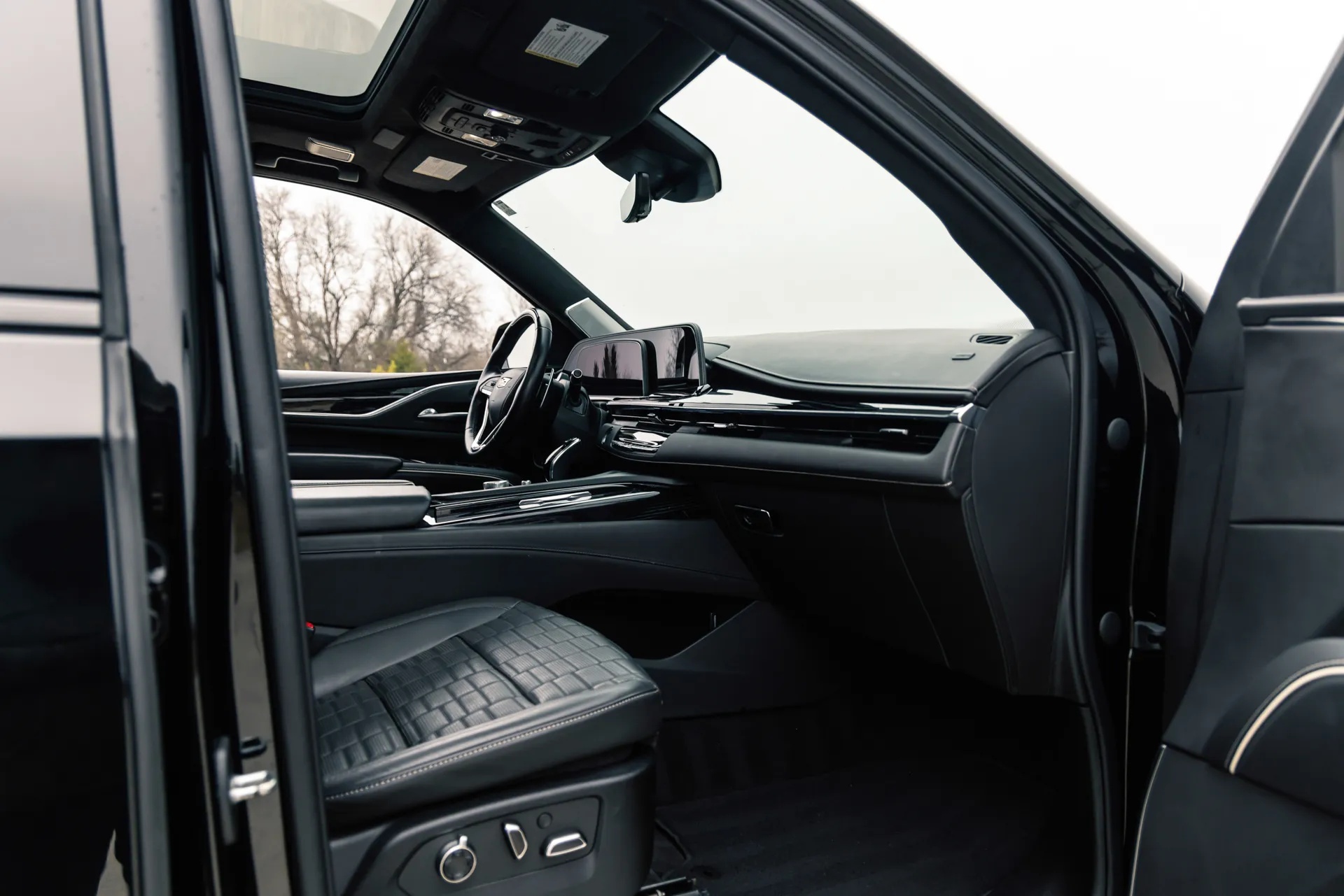 2023 Cadillac Escalade-V ESV - photo 10