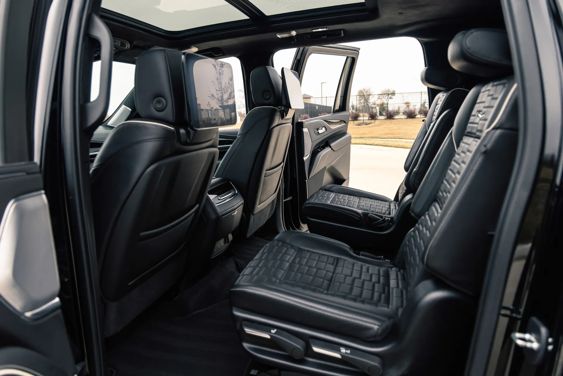 2023 Cadillac Escalade-V ESV - photo 11