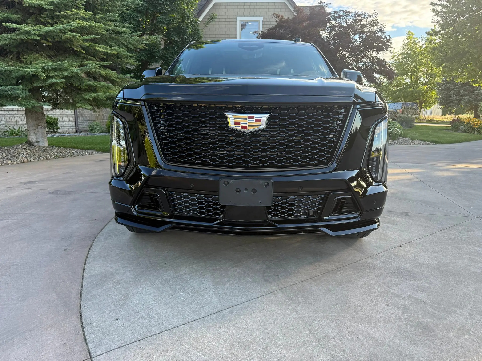 2025 Cadillac Escalade-V Sport - photo 2