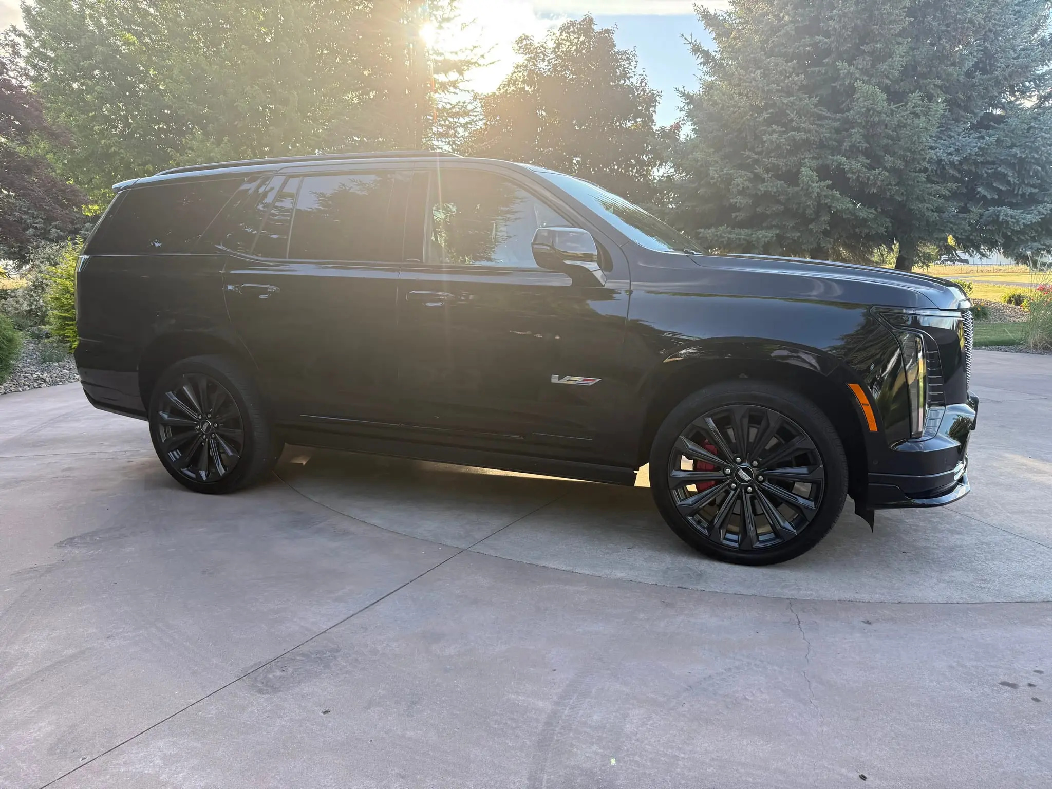 2025 Cadillac Escalade-V Sport - photo 3