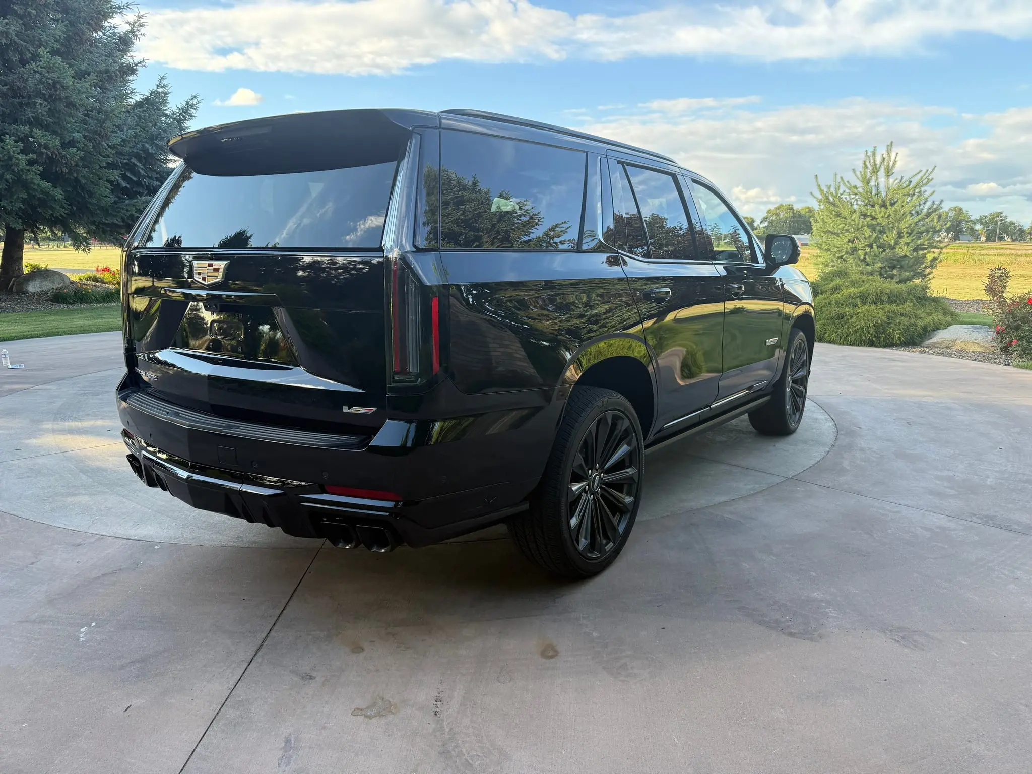 2025 Cadillac Escalade-V Sport - photo 5