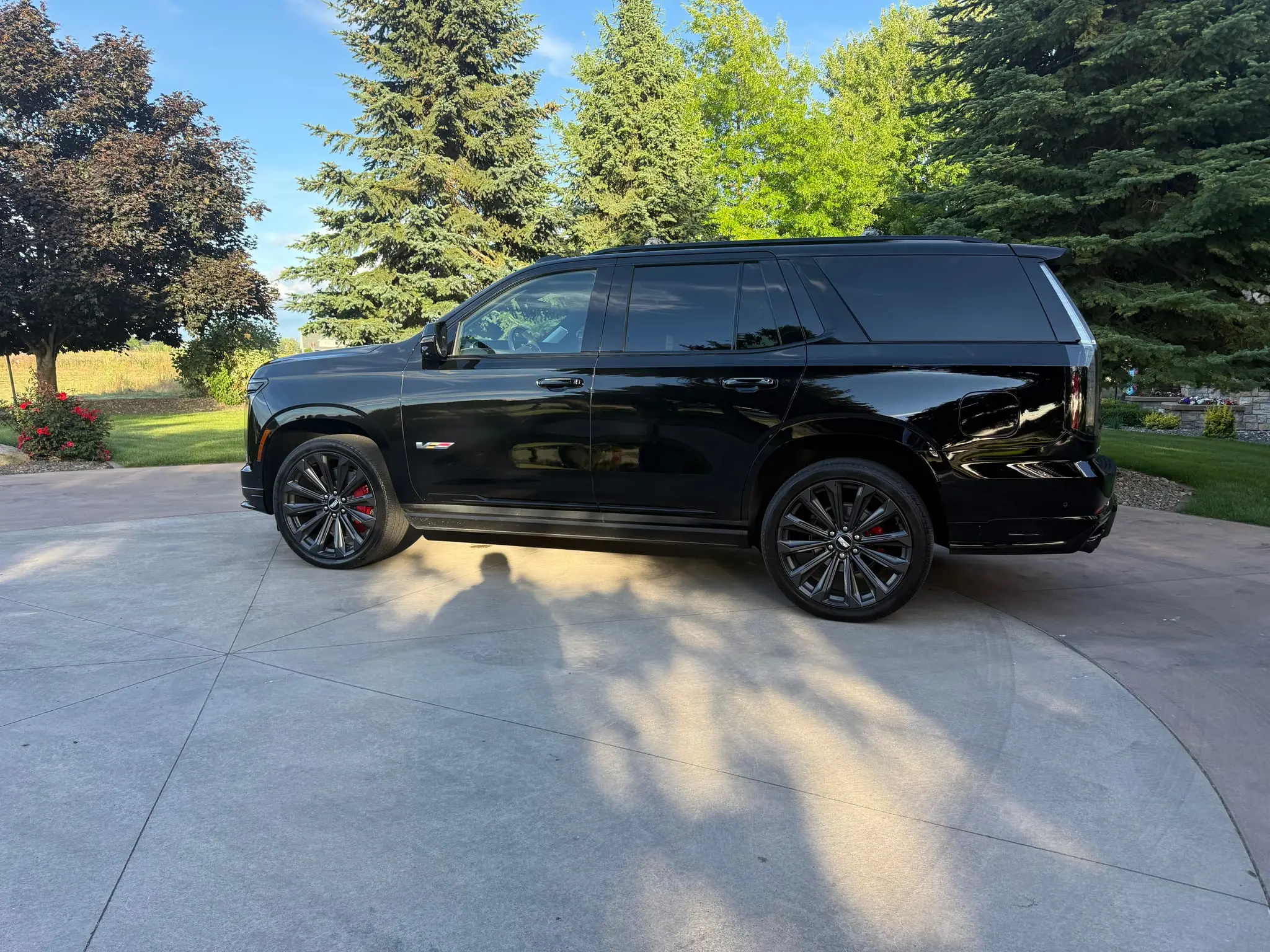 2025 Cadillac Escalade-V Sport - photo 8