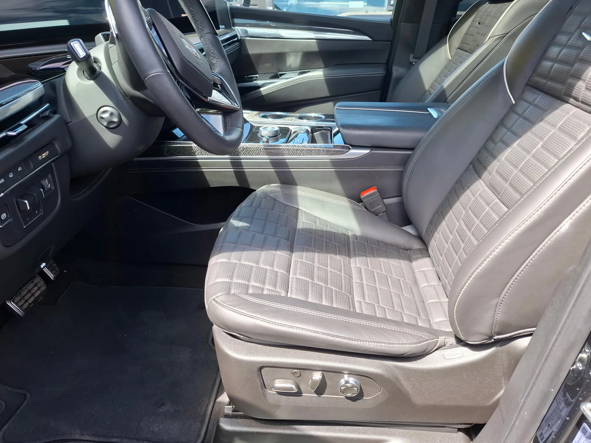 2025 Cadillac Escalade-V Sport - photo 9